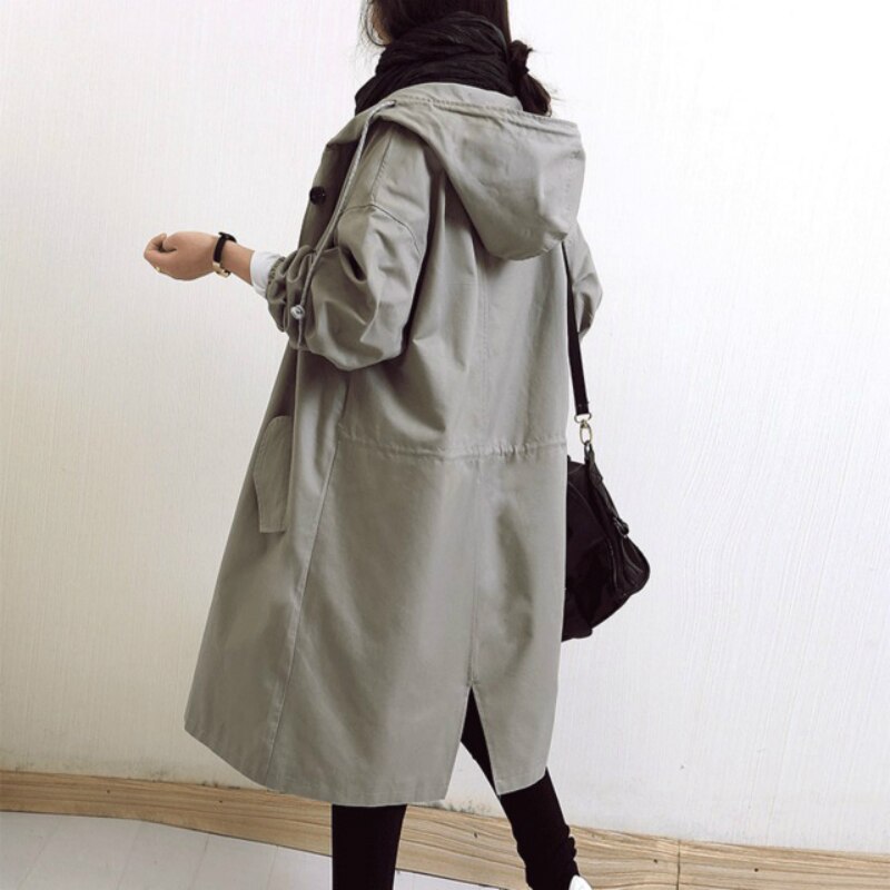 Jacqueline - Elegant and water resistant trench coat